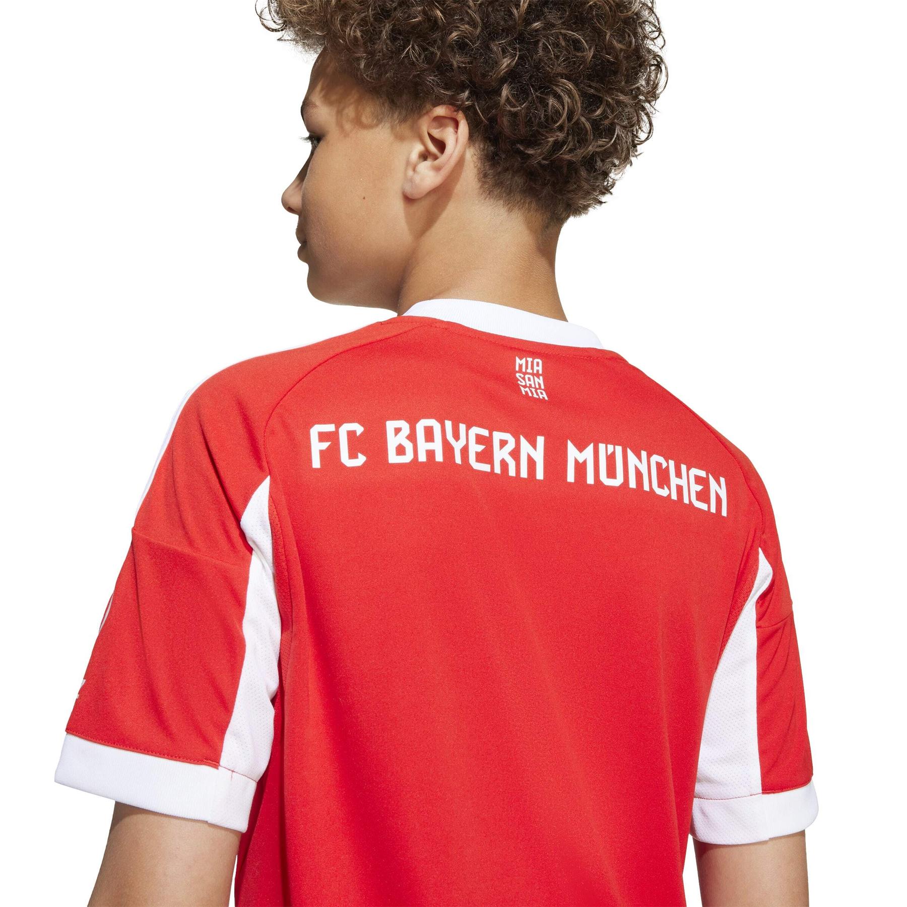 product/a/d/adidas_jn8525_7_apparel_on_model_detail_view_2_white.jpg