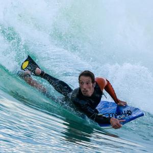 Surfing och bodyboarding