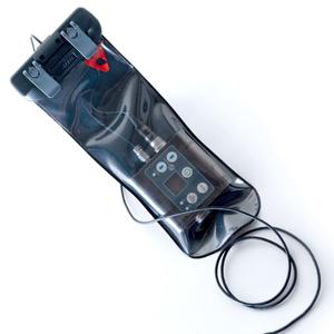 157aqua-radiomikrofonvaska-med-svetsad-tapp-liten-aquapac-extreme-dock-svart-liten