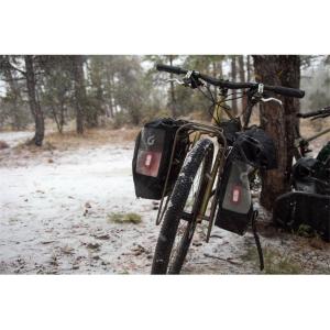 blatr010002-bagagehallare-fram-blackburn-outpost-svart-tu