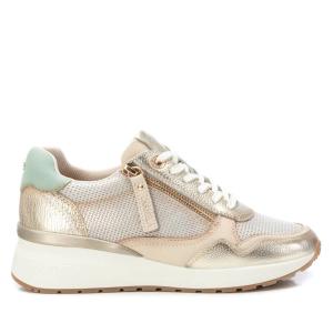 16226802-kvinnor-sneakers-med-sidodragkedja-carmela-guld