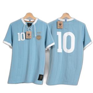 97000346100-t-shirt-med-snorning-football-town-retro-la-celeste-bla