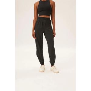 6011-jb-joggingbyxor-for-kvinnor-girlfriend-collective-summit-svart