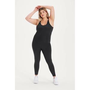 6026-jb-jumpsuit-for-kvinnor-girlfriend-collective-svart