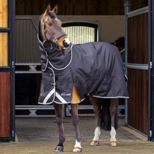 9766-black-hasttacke-for-utomhusbruk-med-nackskydd-highlander-plus-200g-svart