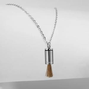 pt-ta-01-hh-gp-15-xx-hange-med-litet-bladmotiv-for-kvinna-ponytail-co-the-tail-silver-tu