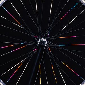 205543-reflekterande-hjulklistermarke-for-ekrar-reflective-berlin-arc-en-ciel-tu